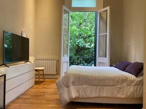 3 bedrooms, desk, free WiFi, bed sheets