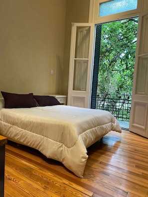 3 chambres, bureau, Wi-Fi gratuit, draps fournis