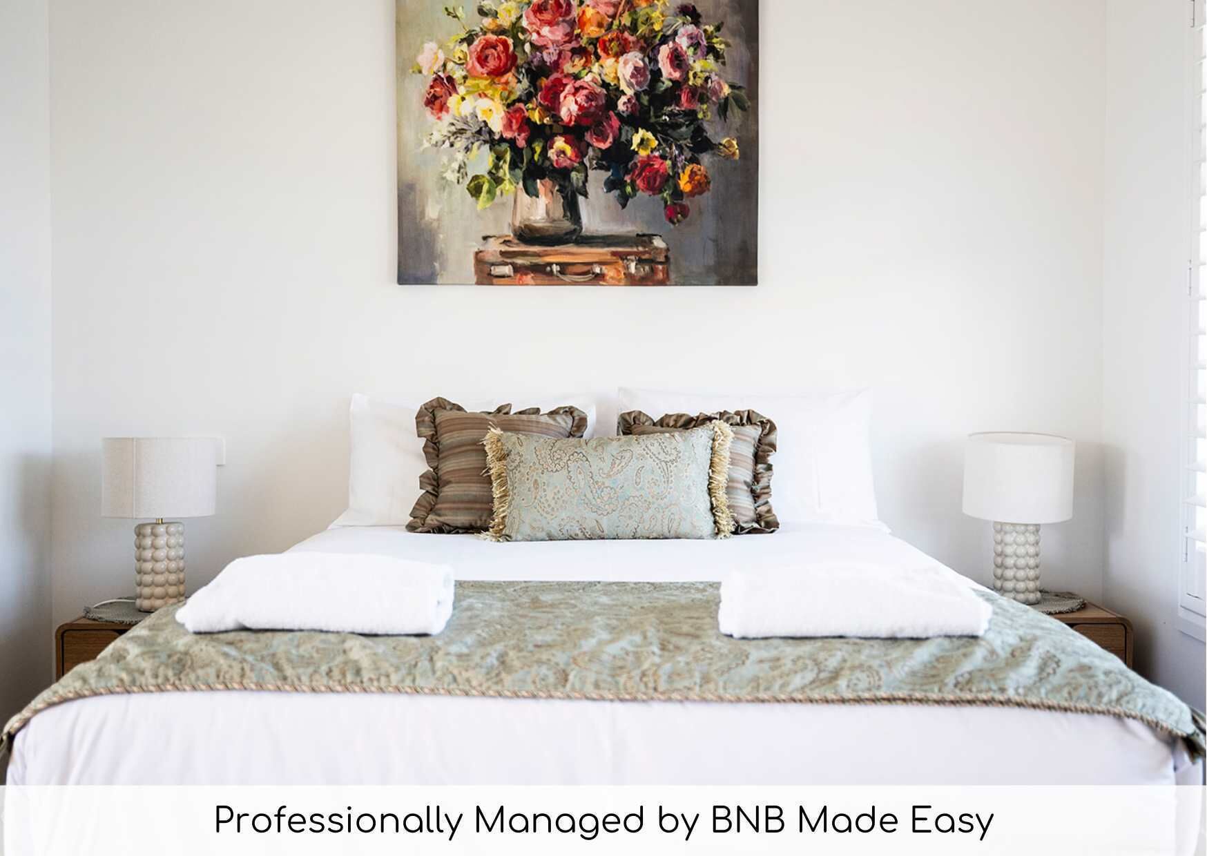 The Elm Apartments | The Gold Room