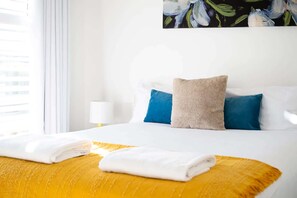 1 bedroom, iron/ironing board, WiFi, bed sheets - The Elm Apartments | The Yellow Room (Orange)