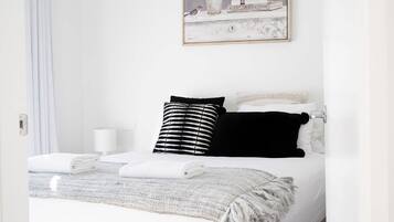 1 habitación, tabla de planchar con plancha, wifi y ropa de cama