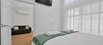 The Elm Apartments - The Sunshine Room