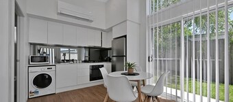 The Elm Apartments - The Orange Room
