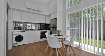 The Elm Apartments - The Orange Room