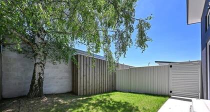 The Elm Apartments - The Orange Room