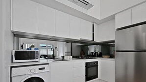 Coffee/tea maker, fridge, microwave, oven