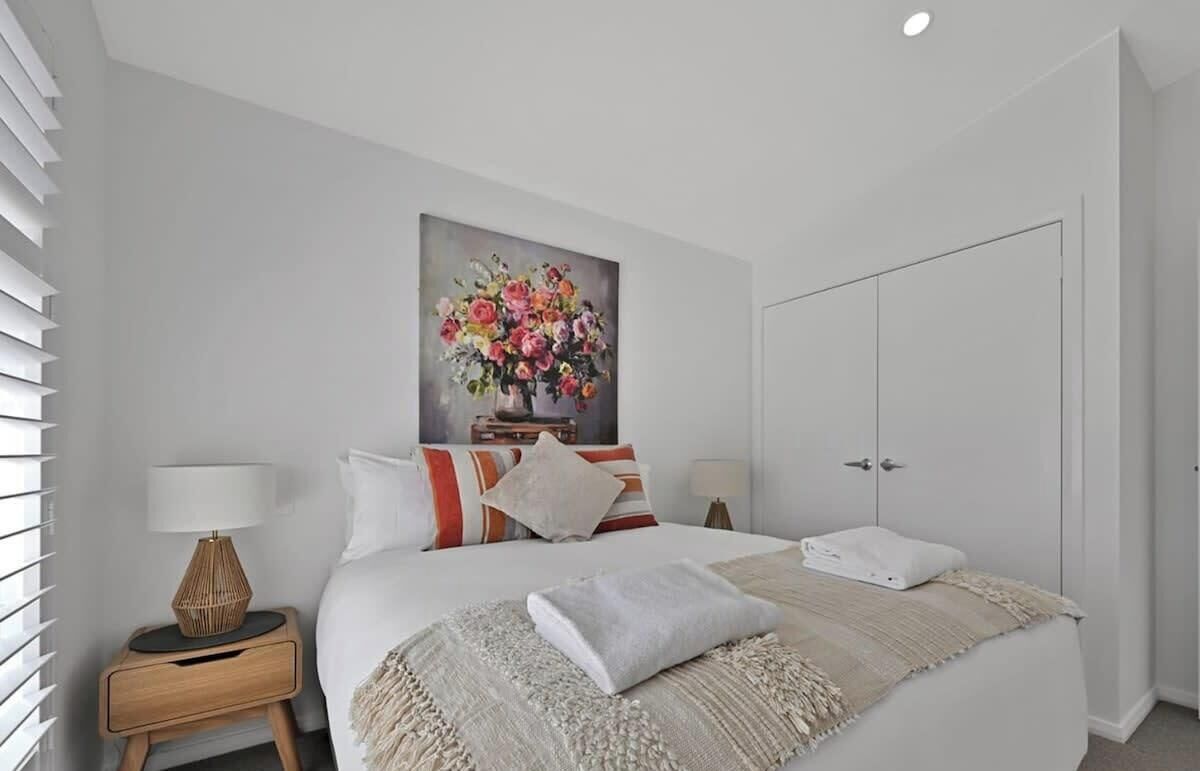 The Elm Apartments | The Orange Room