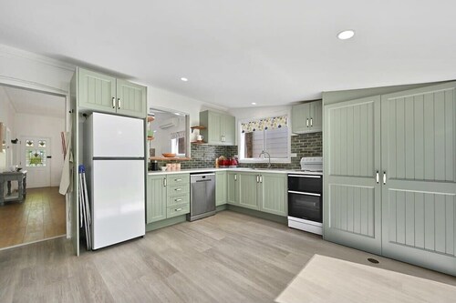 Autumn Leaf Cottage - Close to CBD, Heritage Charm