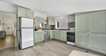 Autumn Leaf Cottage - Close to CBD, Heritage Charm