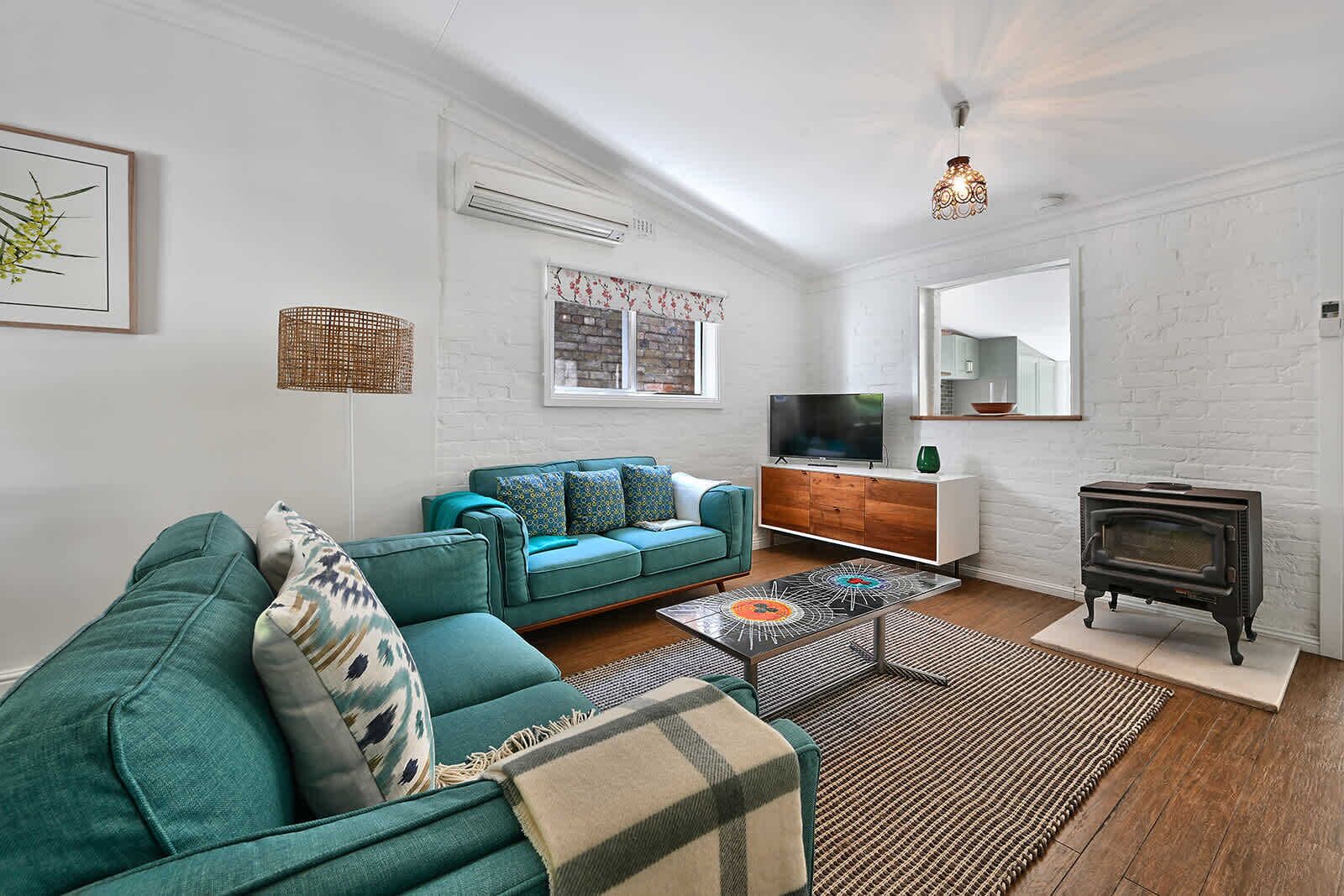 Televisión y oficina 