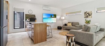 Storey Time I 2BR Townhouse for Melbourne Travel