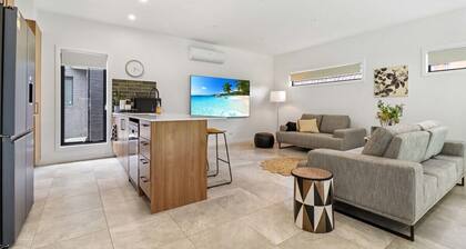 Storey Time I 2BR Townhouse for Melbourne Travel