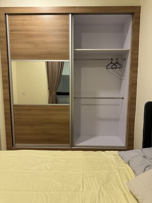 2 bedrooms, iron/ironing board, WiFi, bed sheets - woodymoodyhowdy @ Gala Residence Kuching (Kuching)