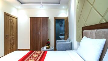 Apartamento, 2 quartos | 1 quarto, escrivaninha, espaço de trabalho para notebook