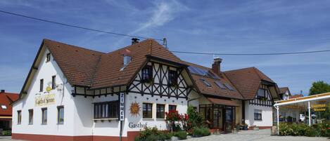 A traditional half-timbered building with a sign reading "Gasthof Sonne".