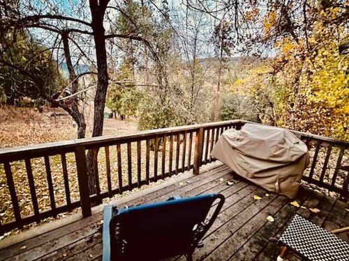 Dog Friendly, Blue Door Yosemite & Bass Lake