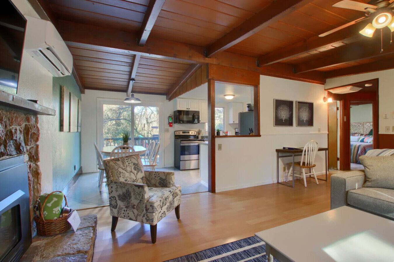 TV, fireplace, offices