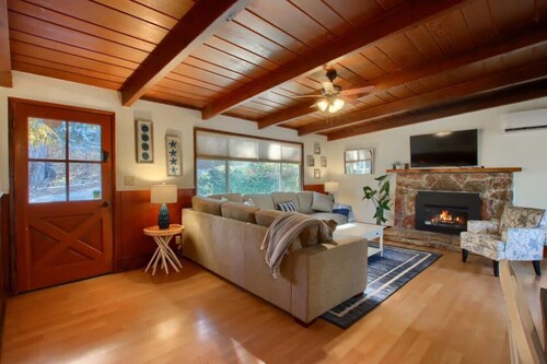 Dog Friendly, Blue Door Yosemite & Bass Lake