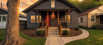 Red Door Cottage of Broad Ripple | Ideal Location!