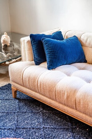 TV, foosball, offices - Red Door Cottage of Broad Ripple: Great Location! (Indianapolis)