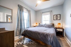 2 Schlafzimmer, Schreibtisch, Bügeleisen/Bügelbrett, WLAN