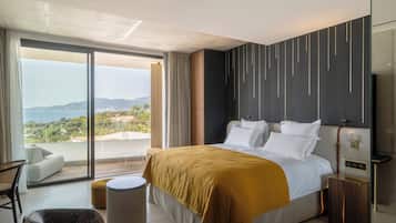 Phòng Suite tiện nghi đơn giản | Bộ đồ giường cao cấp, két bảo mật tại phòng, trang trí khác biệt