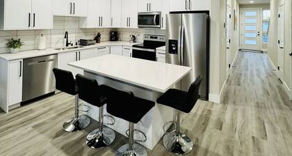 Modern South Hill Getaway-close proximity to all of Spokane! Full amenities.