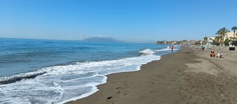 Beautiful Andalusian farm with sea and mountain view. Only 30 min from Malaga   