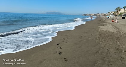Beautiful Andalusian farm with sea and mountain view. Only 30 min from Malaga