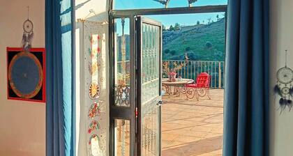 Beautiful Andalusian farm with sea and mountain view. Only 30 min from Malaga