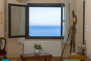 11 bedrooms, desk - Ananda Spa Villa in Nies (Almyros)