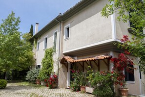 11 bedrooms, desk - Ananda Spa Villa in Nies (Almyros)