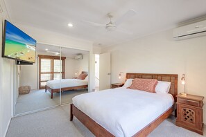 3 bedrooms, desk, iron/ironing board, free WiFi