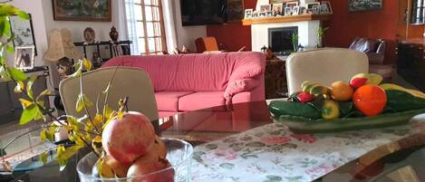 House | 3 bedrooms, desk, Internet