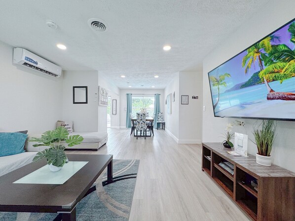 Smart TV - Cozy Pool Retreat, Close to Downtown Fort Lauderdale (Fort Lauderdale)