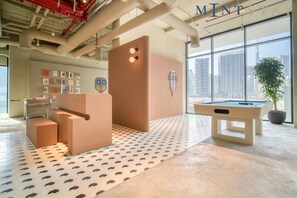 Studio - Modern Studio Apt w Burj Khalifa View (Dubai)