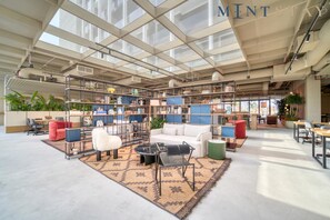 Studio - Modern Studio Apt w Burj Khalifa View (Dubai)