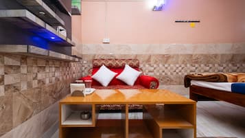 Semi Deluxe Room | 1 bedroom, desk, free WiFi, bed sheets