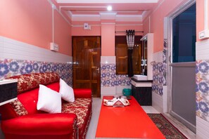 Family Room Non A/C | Bureau, Wi-Fi gratuit, draps fournis