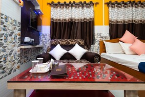 Deluxe Room | Desk, free WiFi, bed sheets