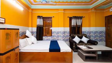 Family Room Non A/C | Desk, free WiFi, bed sheets