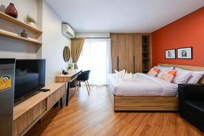 Standard Room, 1 Queen Bed | Free WiFi, bed sheets - You Hotel (Bangkok)