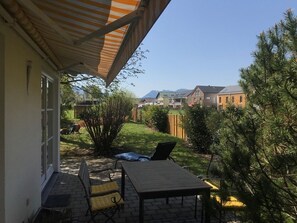 Terrace/patio - Ferienwohnung mit Sep. Schlafzimmer, Terrasse, 100qm (Prien am Chiemsee)