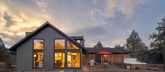 The Gem Estate by AvantStay | Modern Farmhouse w/ Lavender Fields + Hot Tub