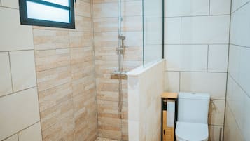 Basic Single Room | Bathroom | Towels