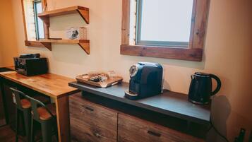 Standard Single Room | Living area | Flat-screen TV