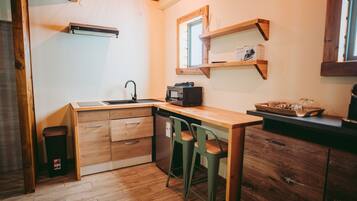 Standard Single Room | Living area | Flat-screen TV