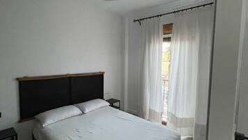 1 habitación, tabla de planchar con plancha, wifi y ropa de cama