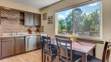 House | Private kitchen | Fridge, microwave, oven, dishwasher