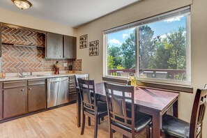 Ferienhaus | Eigene Küche | Kühlschrank, Mikrowelle, Ofen, Geschirrspüler